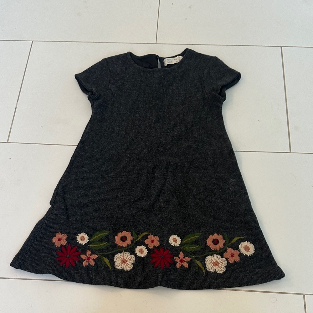 Zara wool blend Gray embroidered Floral Kids Dress 5/6